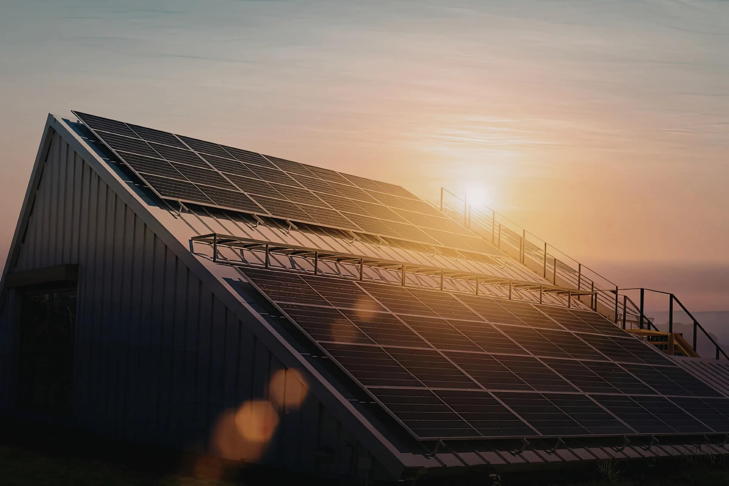 Panneaux solaires installés sur une toiture
