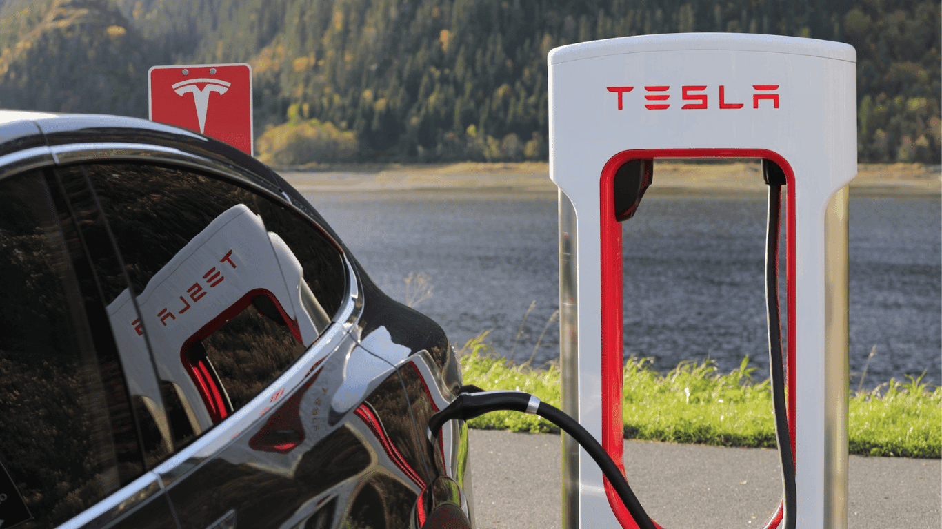 La recharge à domicile vs la recharge publique : Quelle option choisir ?