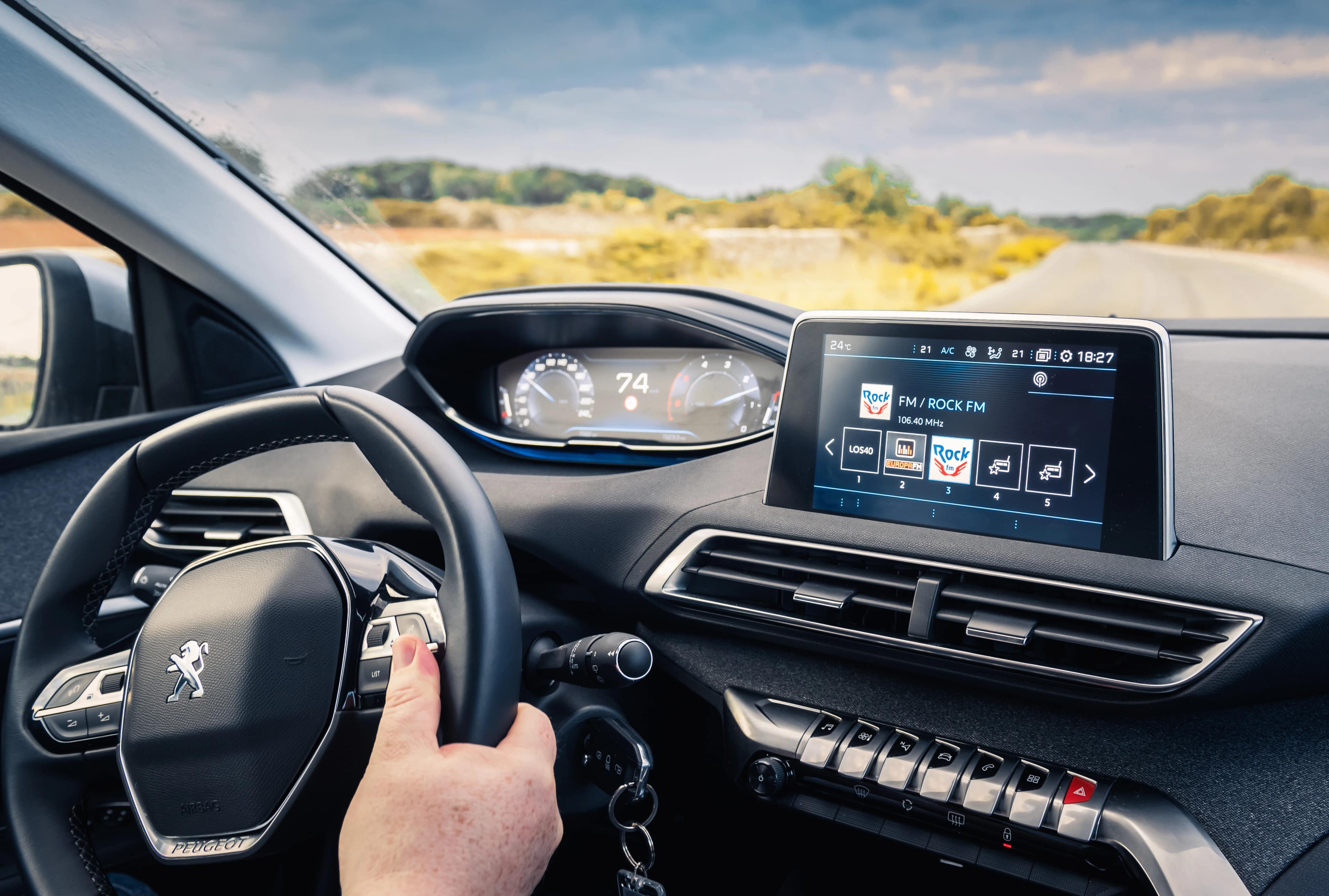Peugeot e-3008 : le SUV électrique dévoilé, prix et capacités de la batterie